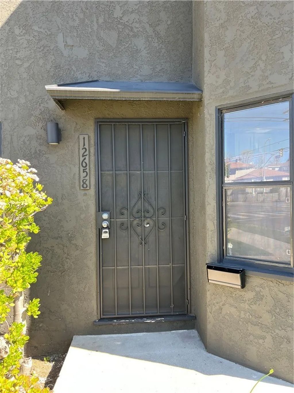 Photo of 12658 Oxnard Street, North Hollywood, CA 91606 (MLS # DW26051441)