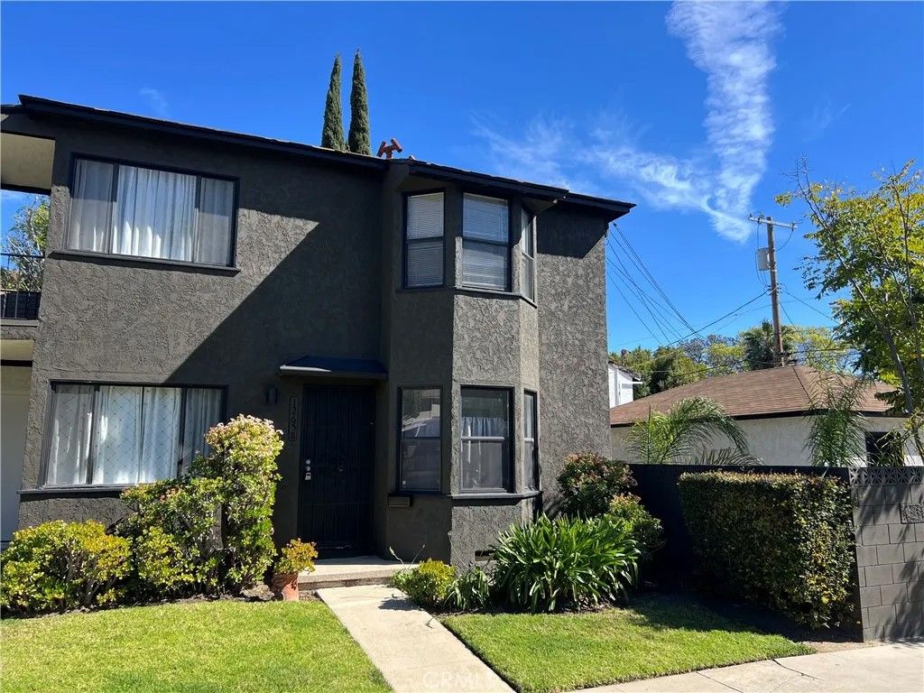Photo of 12658 Oxnard Street, North Hollywood, CA 91606 (MLS # DW26051441)