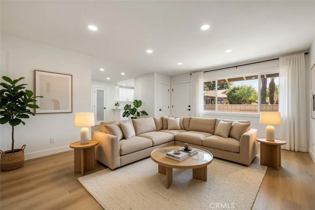 1784 E Commonwealth
