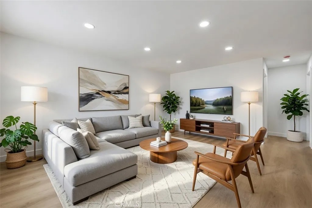 1784 E Commonwealth