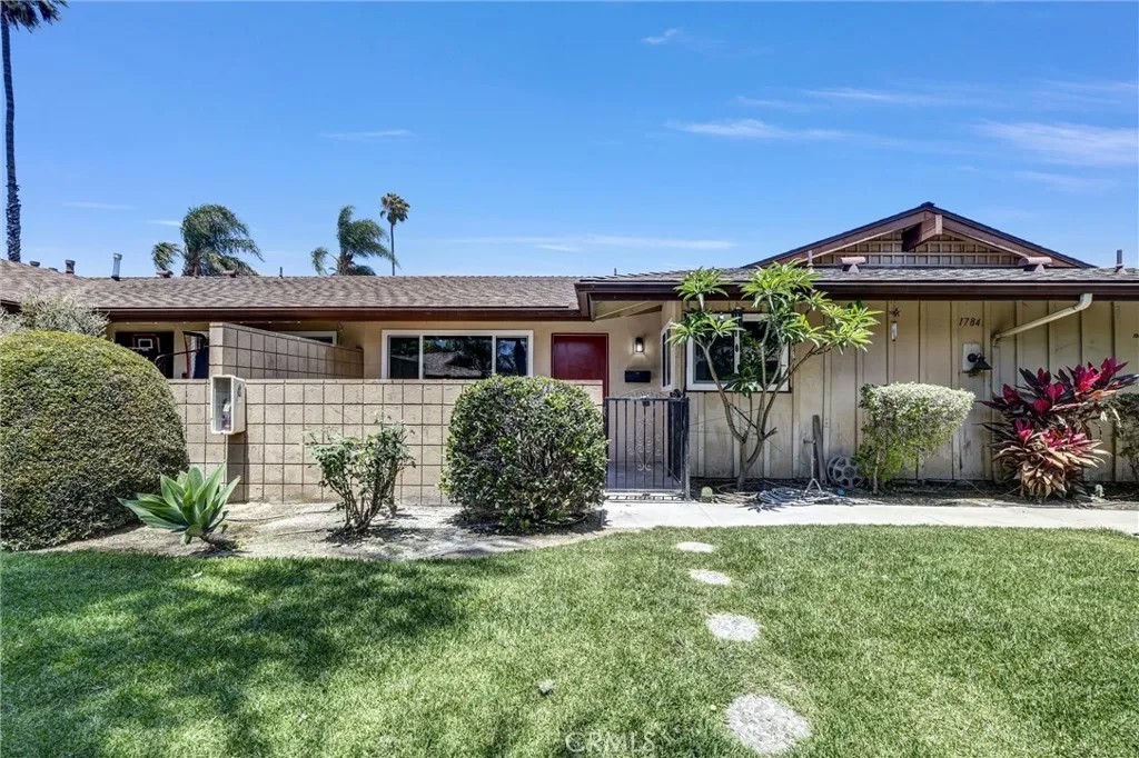 1784 E Commonwealth