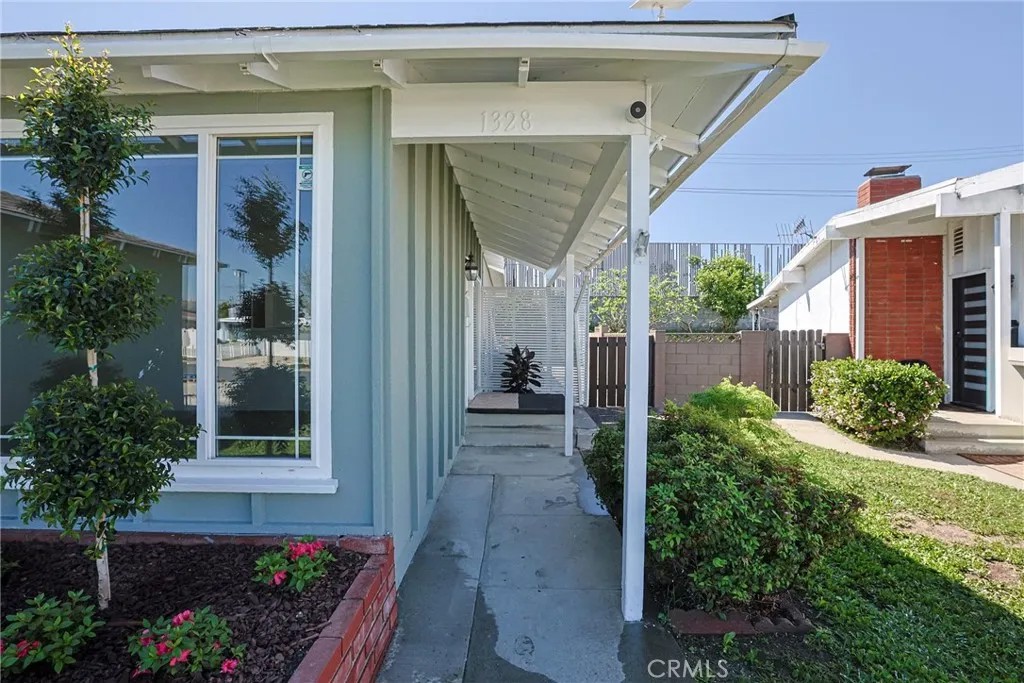 1328 W 214th Street