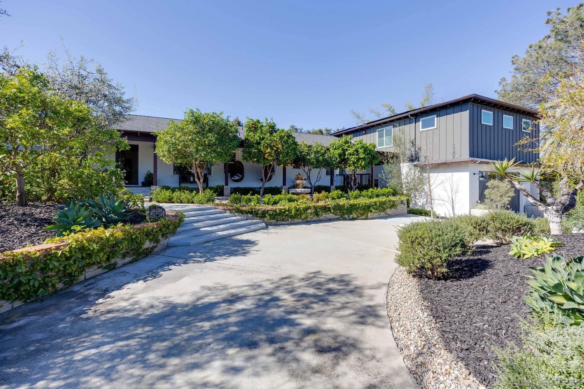 554 & 556 Stratford Dr