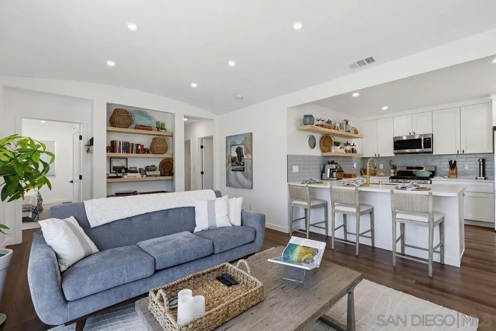 2511 Adams Ave.
