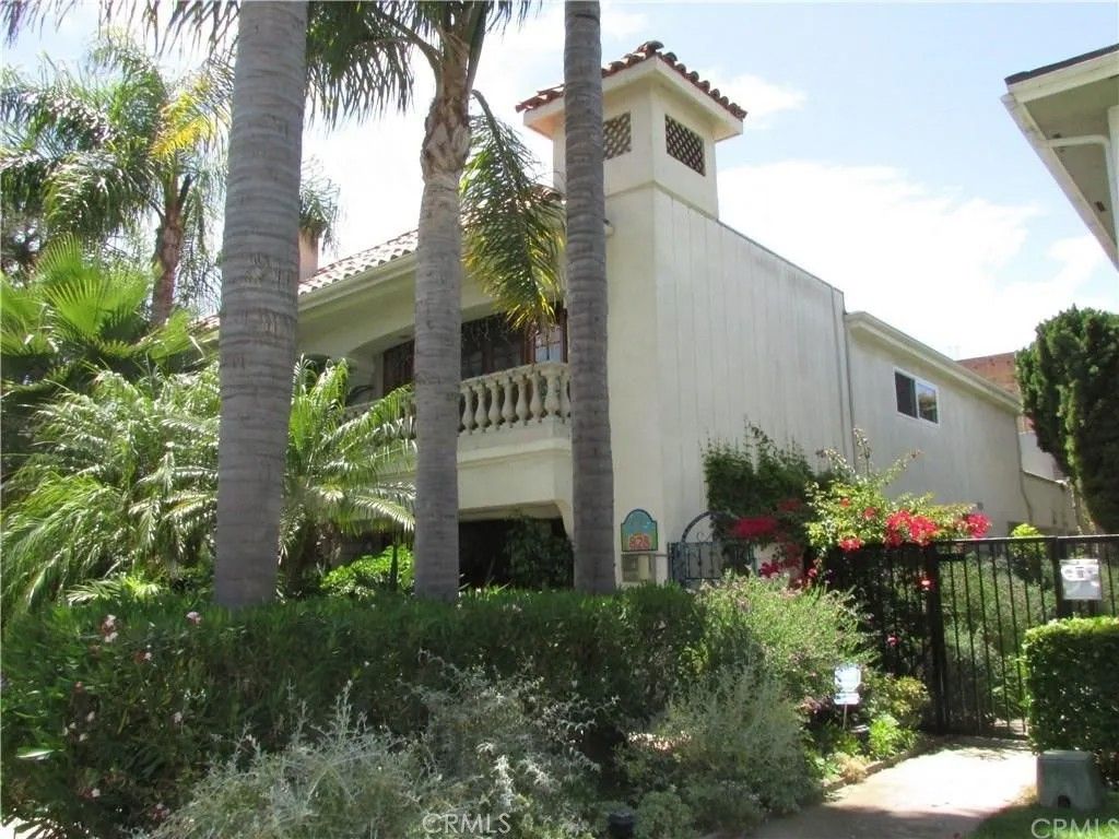 Photo of 828 5th Street #10, Santa Monica, CA 90403 (MLS # SR26034256)