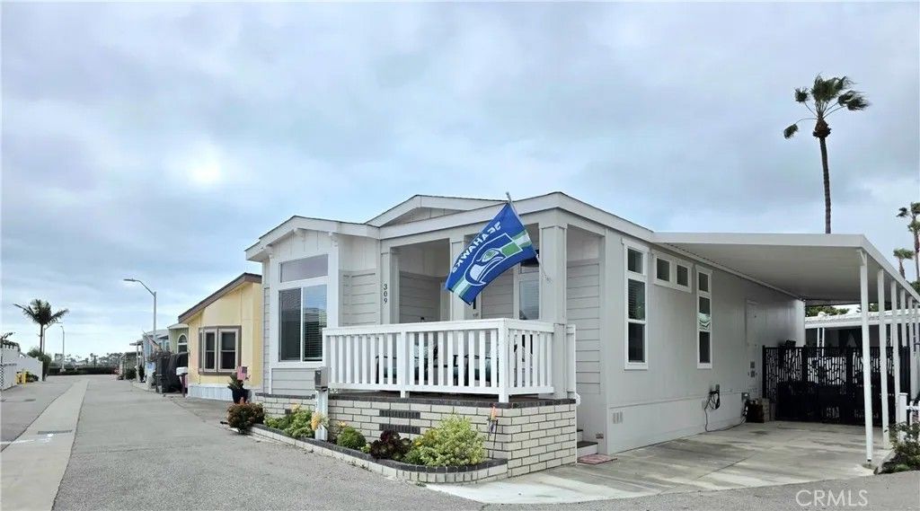 Photo of 309 N Coral Dr #73A, Long Beach, CA 90803 (MLS # PW26048843)