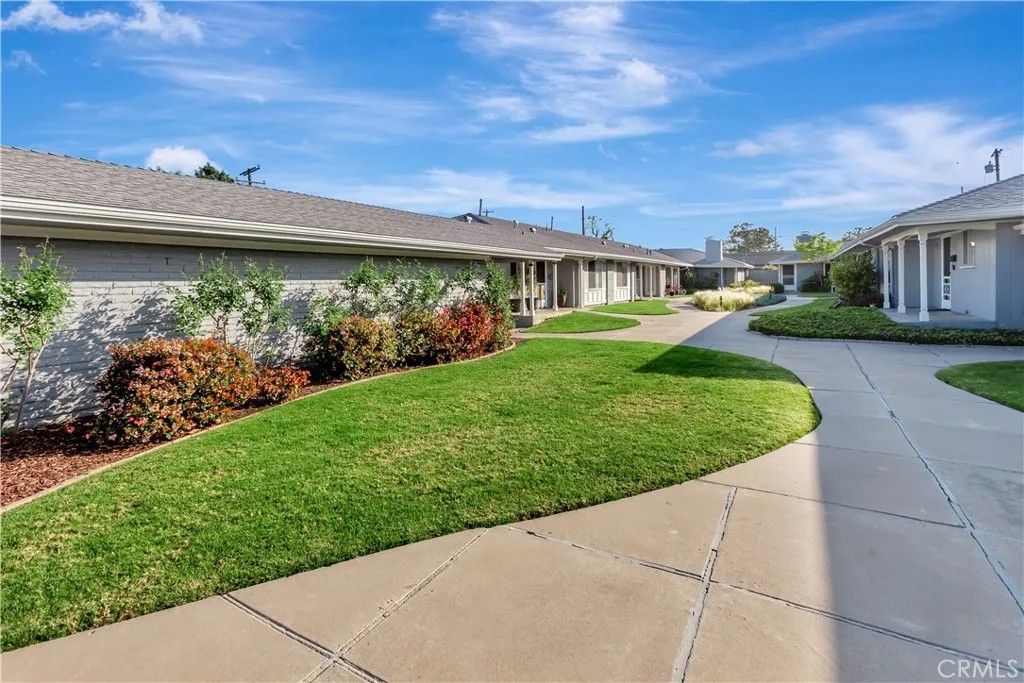 Photo of 1214 E 1st St, Tustin, CA 92780 (MLS # OC26066350)