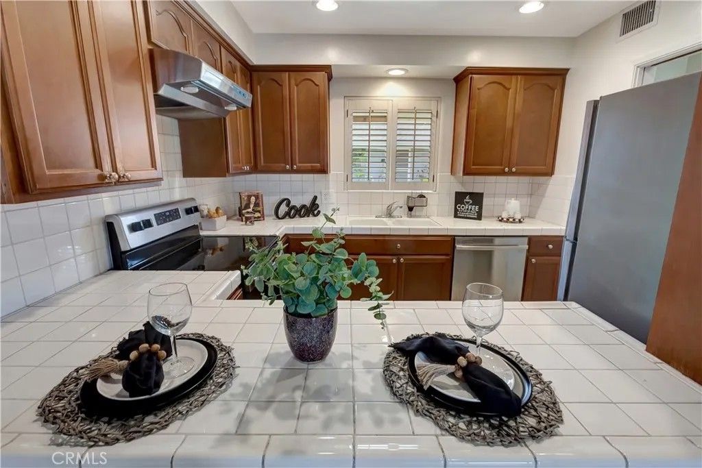 Photo of 1214 E 1st St, Tustin, CA 92780 (MLS # OC26066350)