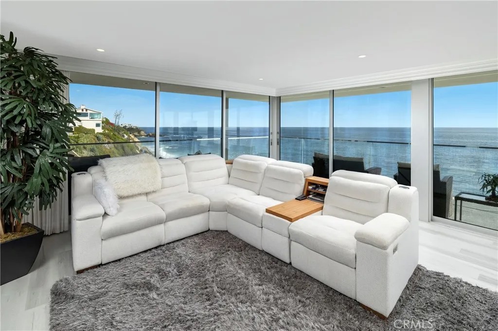 1585 S Coast 31
