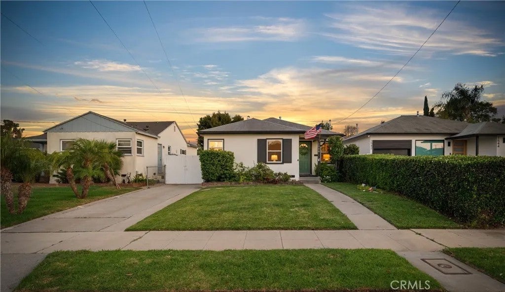 1540 W 215th Street