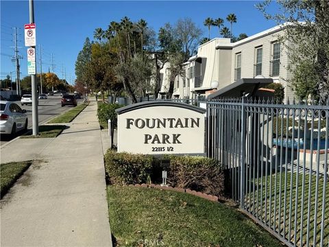 Photo of 22049 Oxnard, Woodland Hills, CA 91367 (MLS # SR25274825)