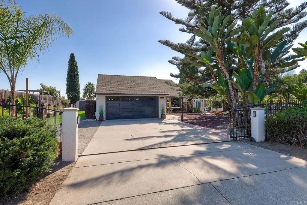 Photo of 1532 Olive Avenue, Vista, CA 92083 (MLS # NDP2510348)