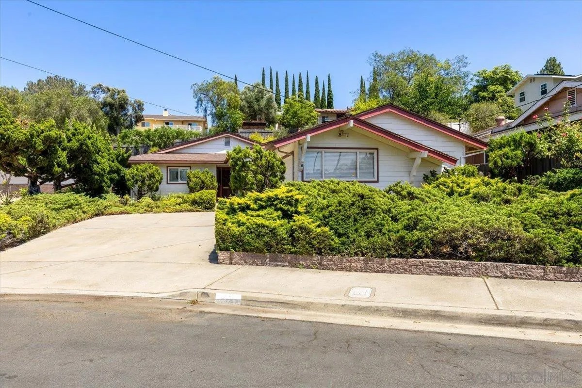 4621 Miramonte
