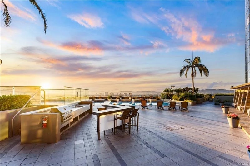 1100 Wilshire 2707