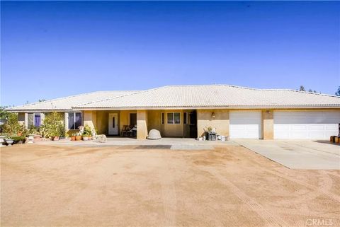 Photo of 9331 Manada Rd, Phelan, CA 92371 (MLS # CV25247181) Photo of 9331 Manada Rd, Phelan, CA 92371 (MLS # CV25247181)