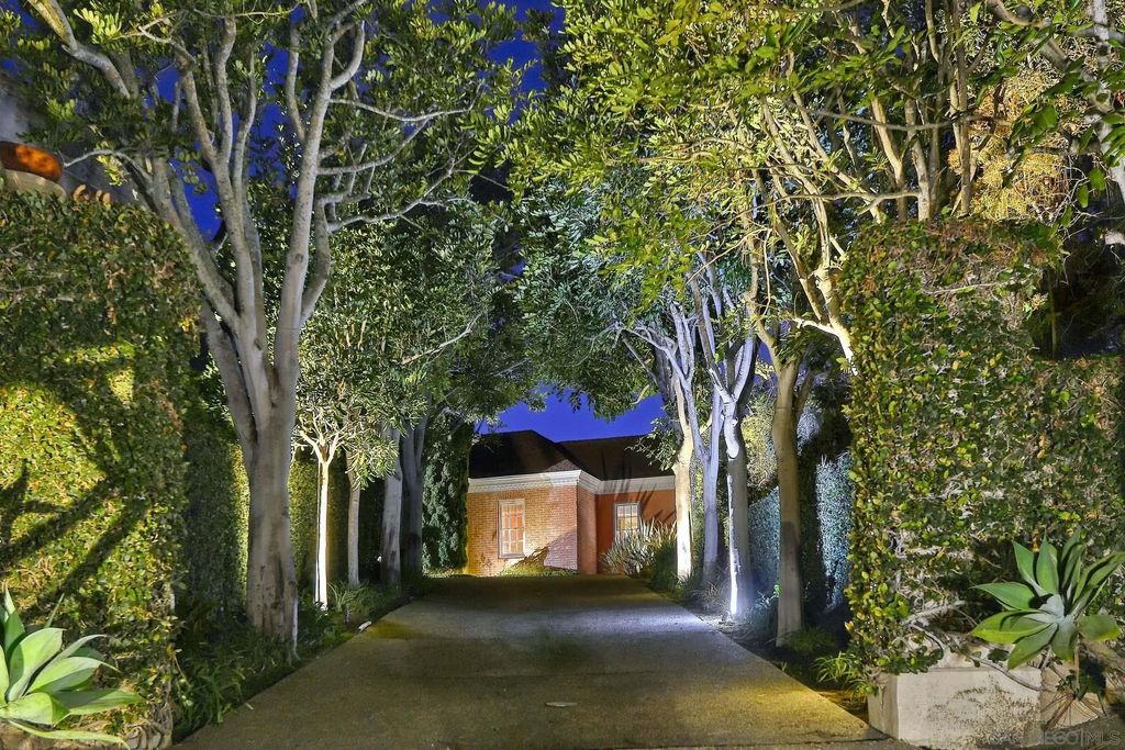 Photo of 7612 Hillside Dr, La Jolla, CA 92037 (MLS # 250046037)