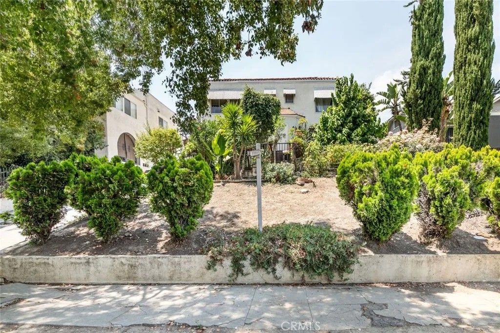 Photo of 519 N Alexandria Ave, Los Angeles, CA 90004 (MLS # GD26023222)
