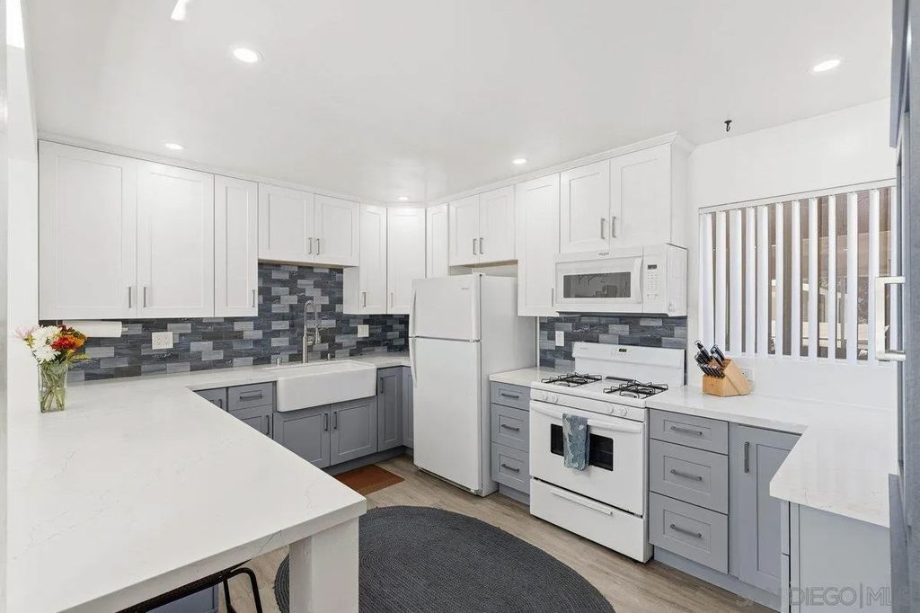 Photo of 1818 Diamond St, San Diego, CA 92109 (MLS # 250044669)