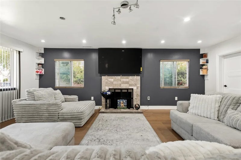 5244 Via Corona Street