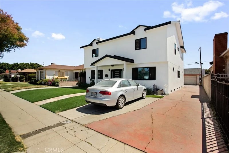 5244 Via Corona Street