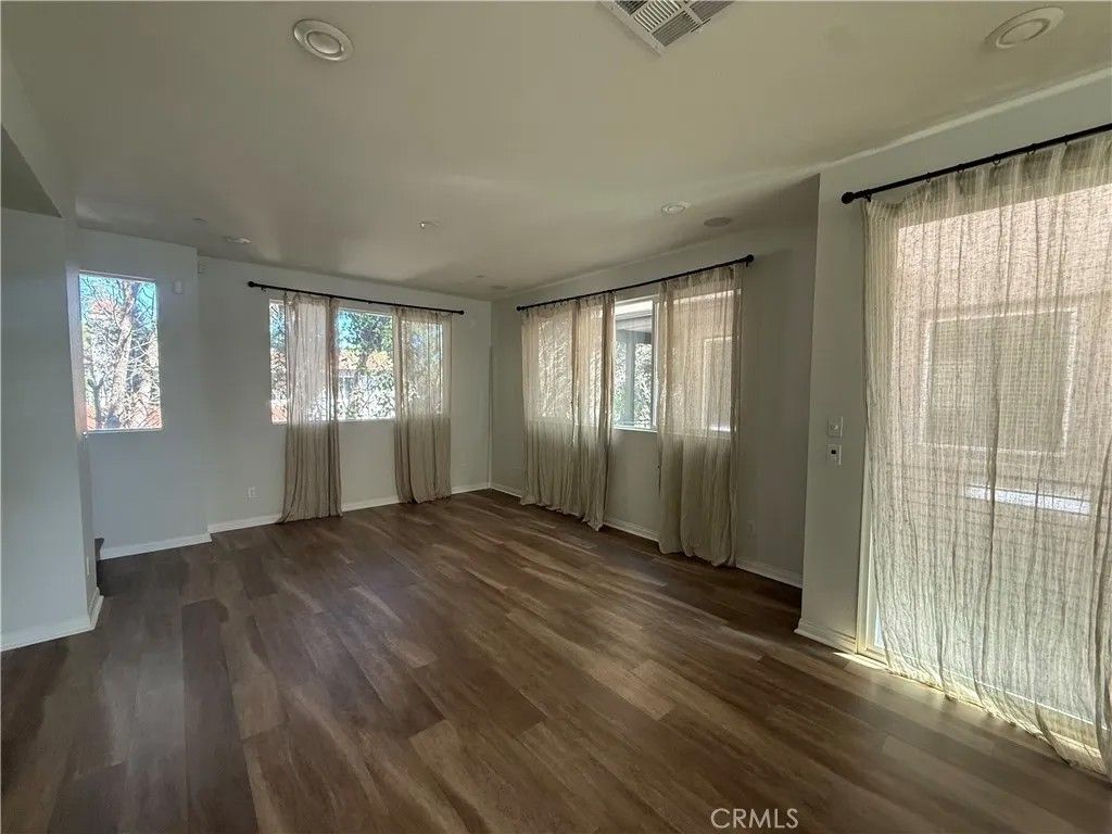 Photo of 8360 N.Canby Place, Northridge, CA 91325 (MLS # SR26078368)