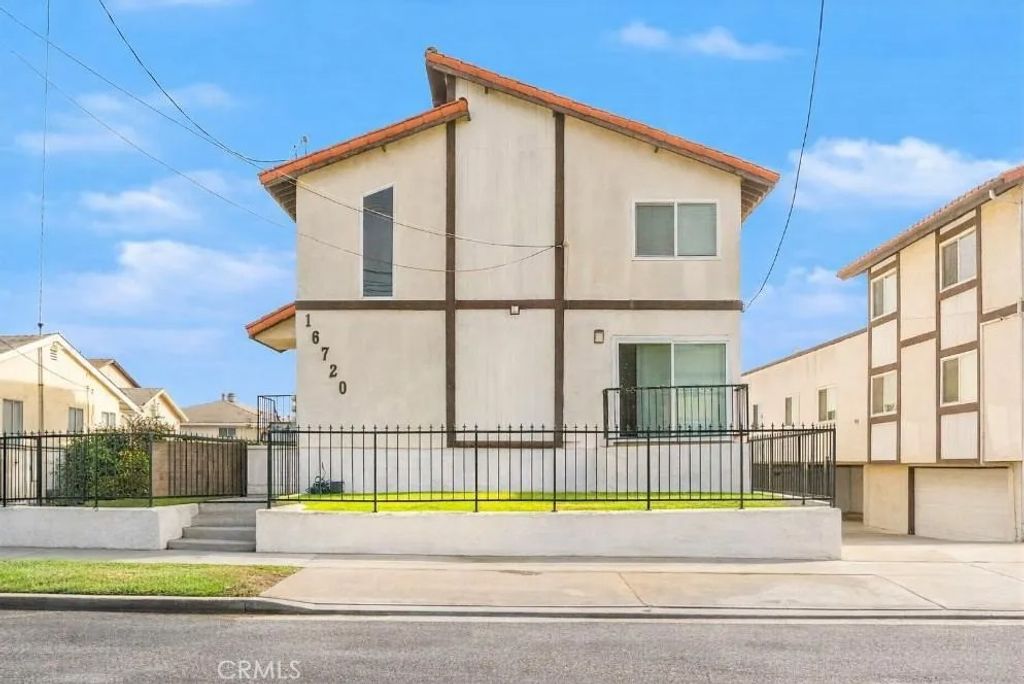 Photo of 16722 S Dalton Ave, Gardena, CA 90247 (MLS # SB26001585)
