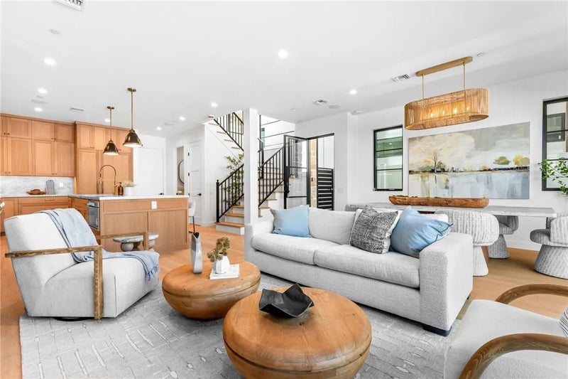 117 E Bay