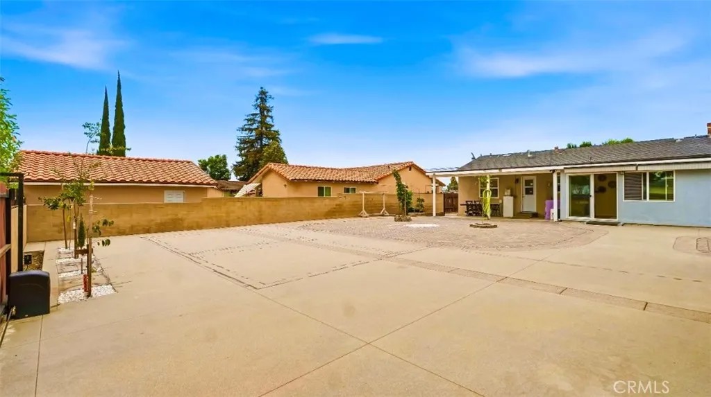 519 S Hollenbeck