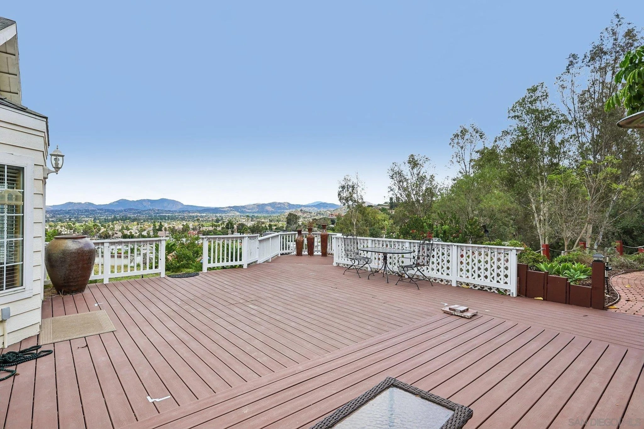 1133 Emerald Heights