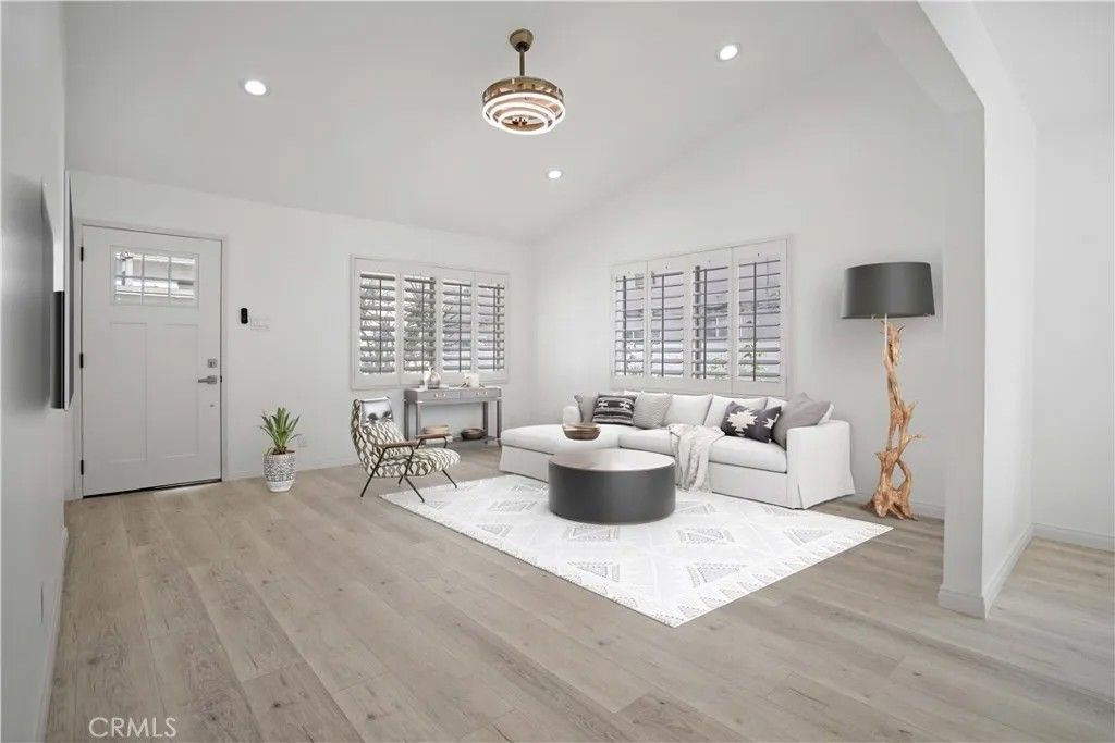 Photo of 10848 Huston Street, North Hollywood, CA 91601 (MLS # SR25282249)