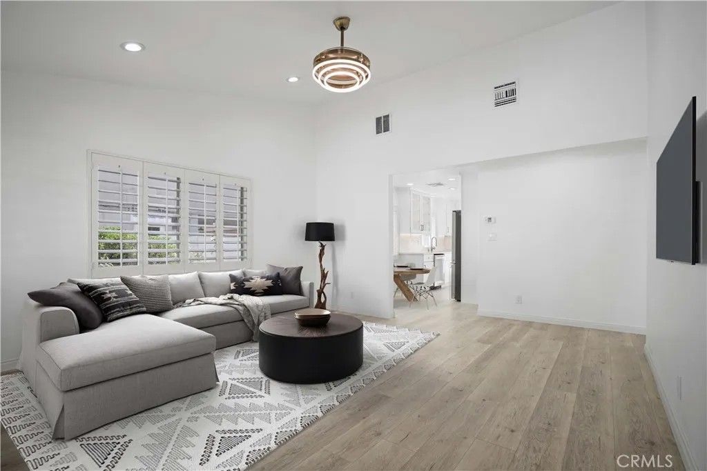 Photo of 10848 Huston Street, North Hollywood, CA 91601 (MLS # SR25282249)