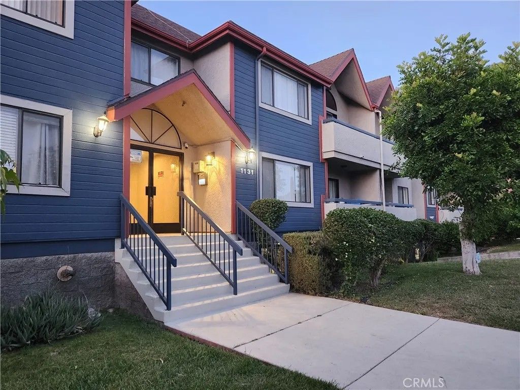 Photo of 1131 E Doran St #105, Glendale, CA 91206 (MLS # GD26078602)
