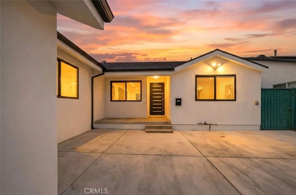 Photo of 15753 Cohasset Street, Van Nuys, CA 91406 (MLS # GD26062337)