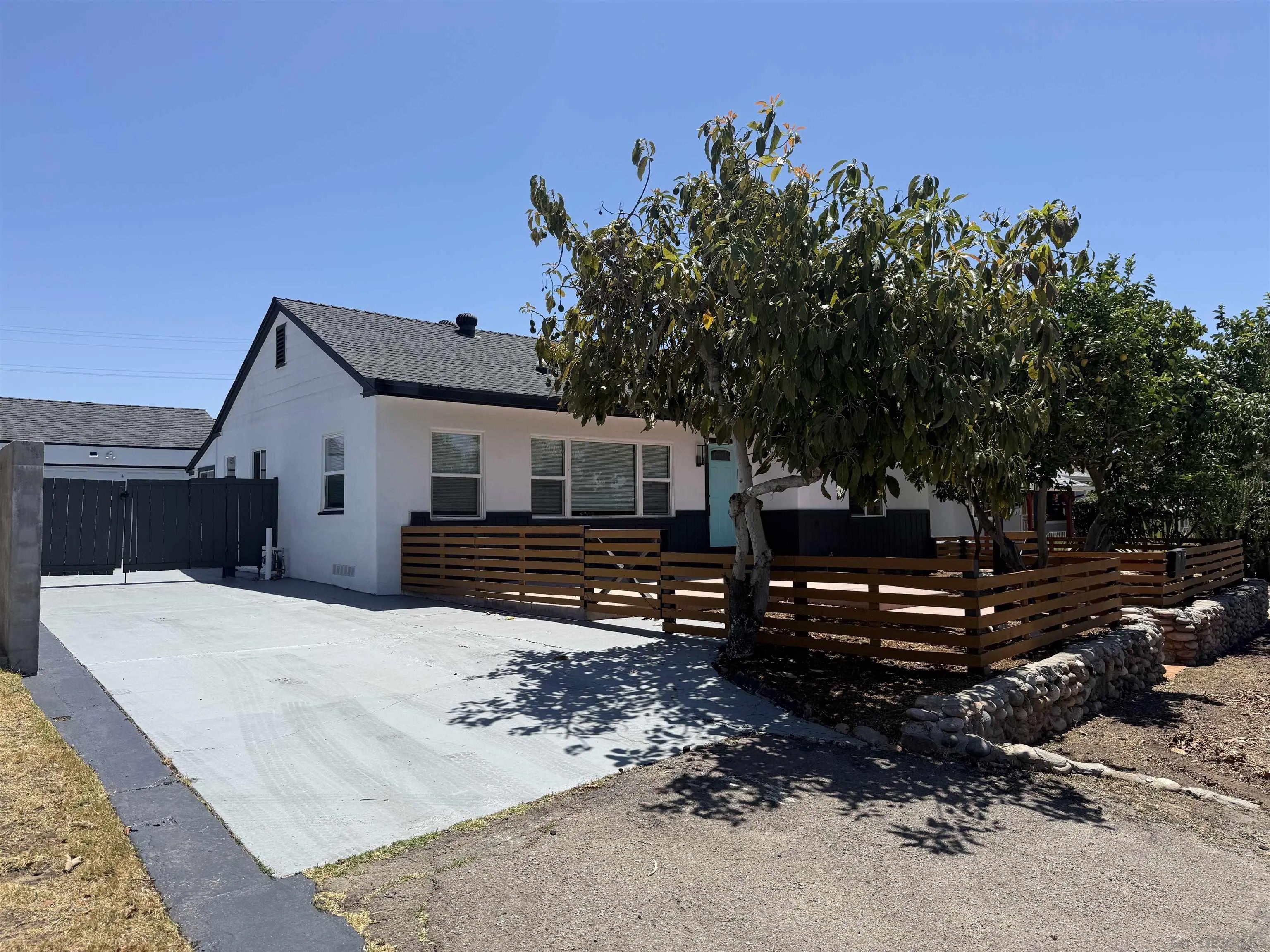 1661 Colfax Dr