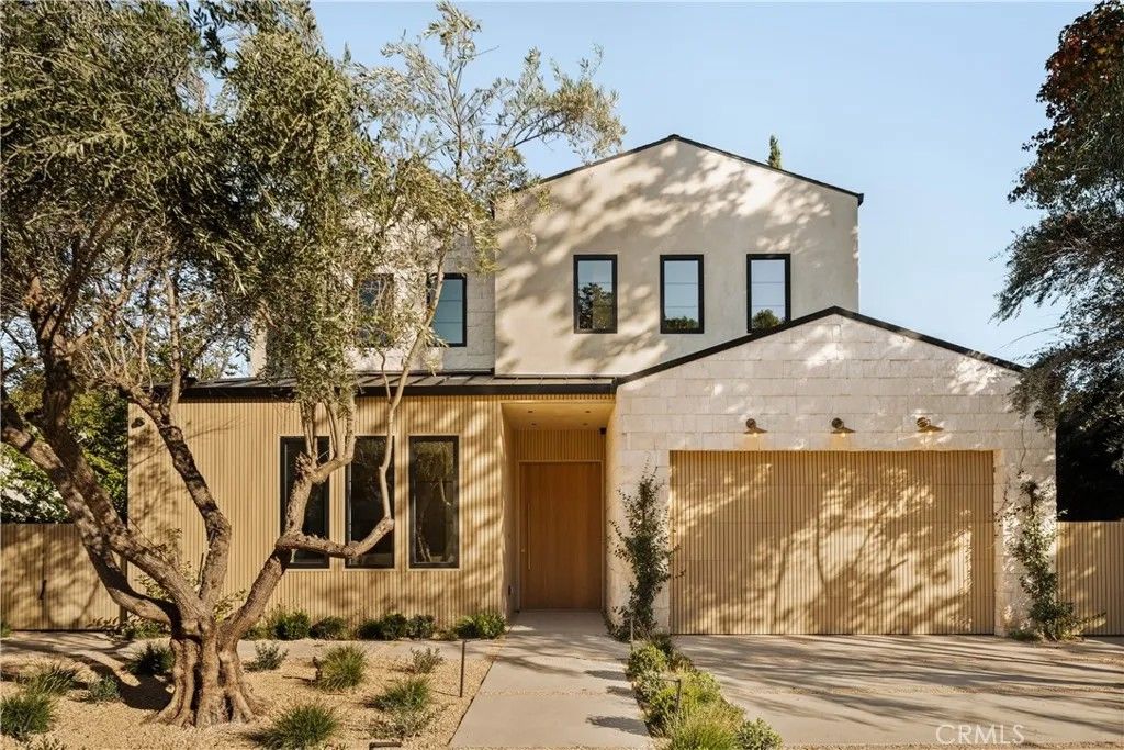 Photo of 4724 Halbrent Ave, Sherman Oaks, CA 91403 (MLS # SR26084259)