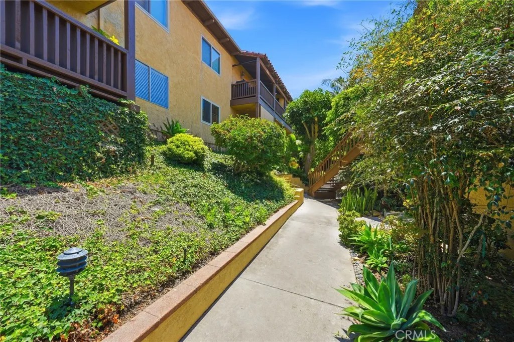 214 Via Robina 4