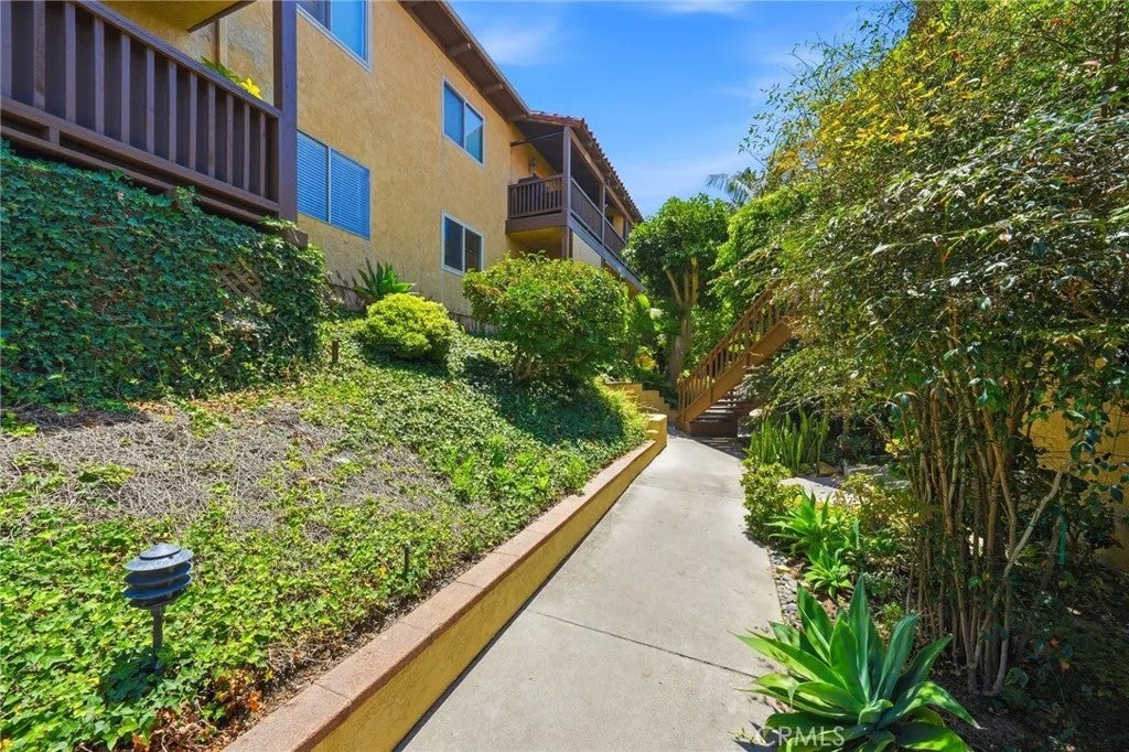 214 Via Robina 4