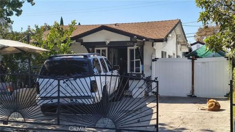 Photo of 1206 S Shelton St, Santa Ana, CA 92707 (MLS # WS25247540) Photo of 1206 S Shelton St, Santa Ana, CA 92707 (MLS # WS25247540)