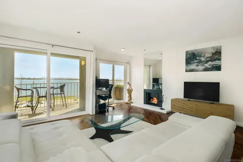 1251 Parker Pl Unit 2N, San Diego, CA 92109 - #: 260003727