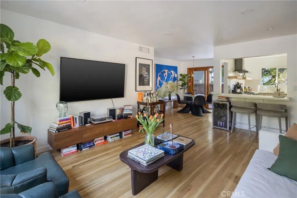 Photo of 6400 Primrose Ave #21, Los Angeles, CA 90068 (MLS # SR26031788)