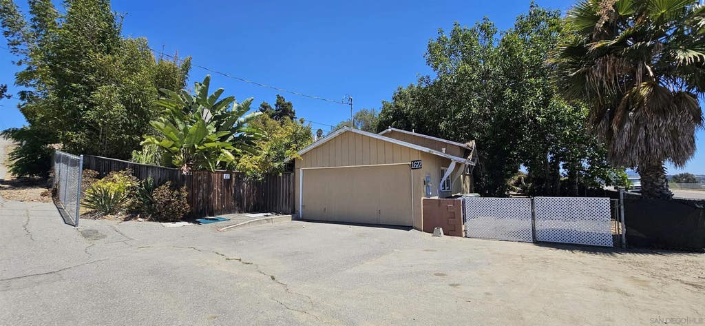 Photo of 1622 S Santa Fe AVE, Vista, CA 92084 (MLS # 260015704)