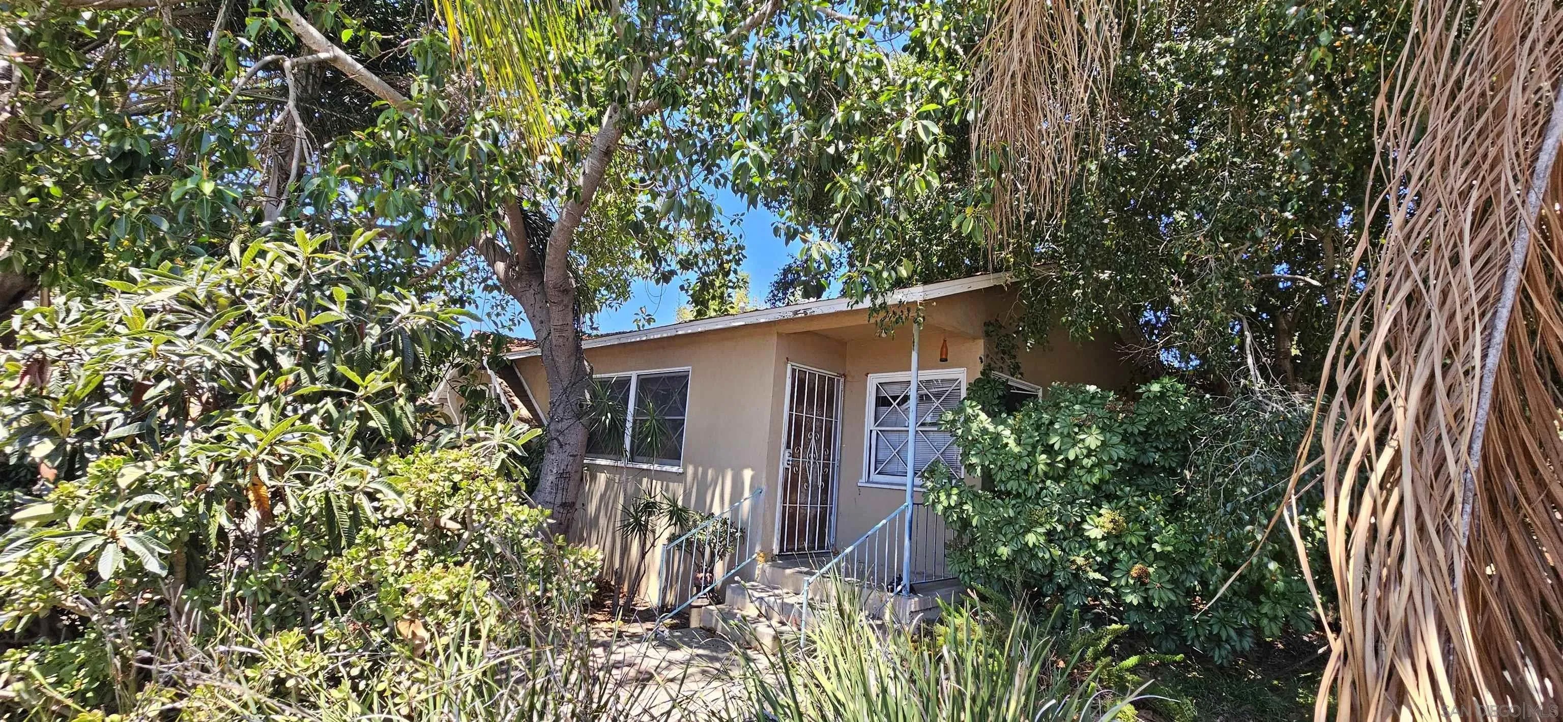 1622 S Santa Fe