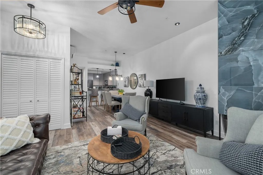 2601 S Broadmoor