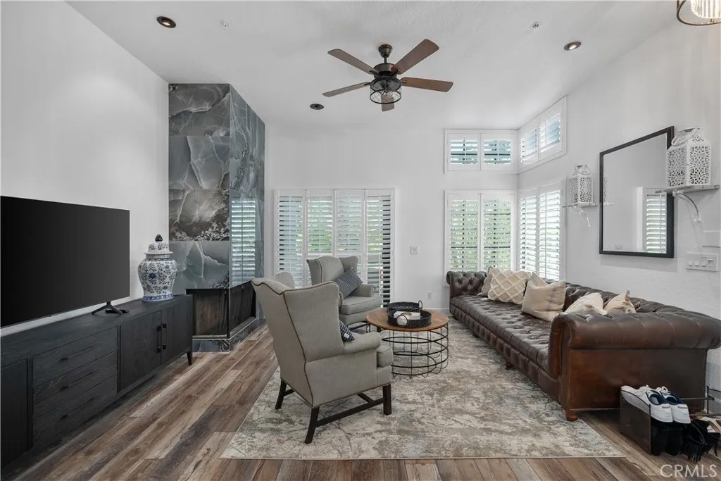 2601 S Broadmoor
