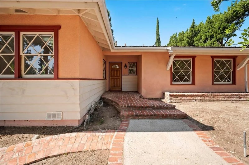 18543 Chatsworth