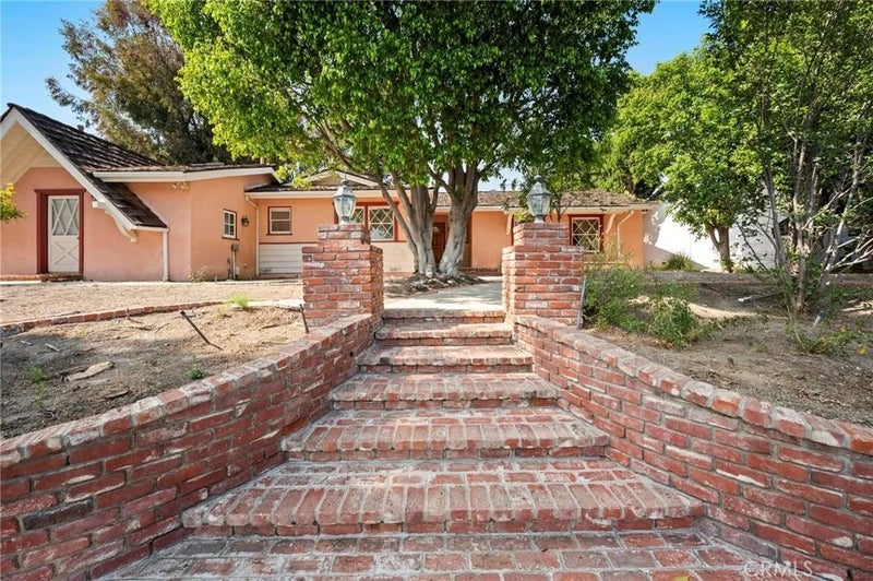 18543 Chatsworth