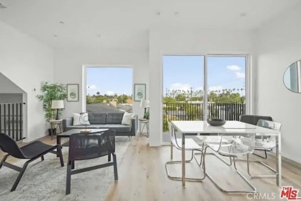 Photo of 4537 W 16th #1/2, Los Angeles, CA 90019 (MLS # SR26057629)