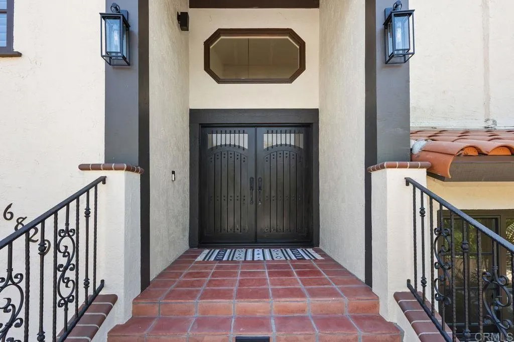 6829 Corintia Street