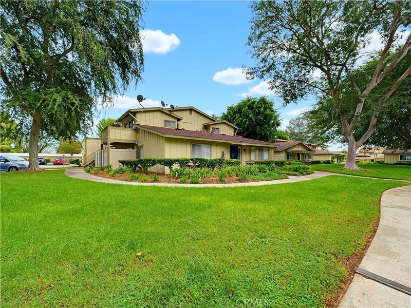 1047 W Francis A