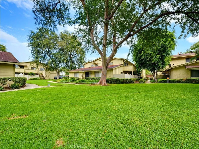 1047 W Francis A
